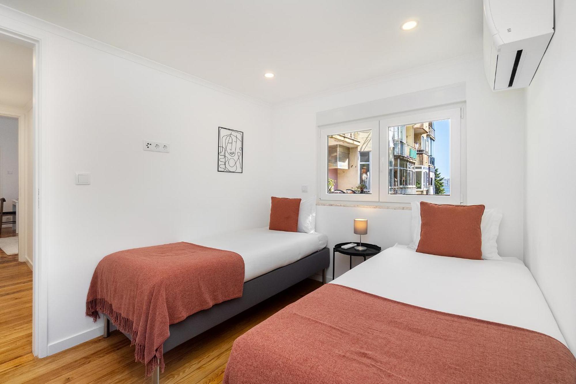 Whome Peaceful Alges Family Home Away From City Noise Ngoại thất bức ảnh